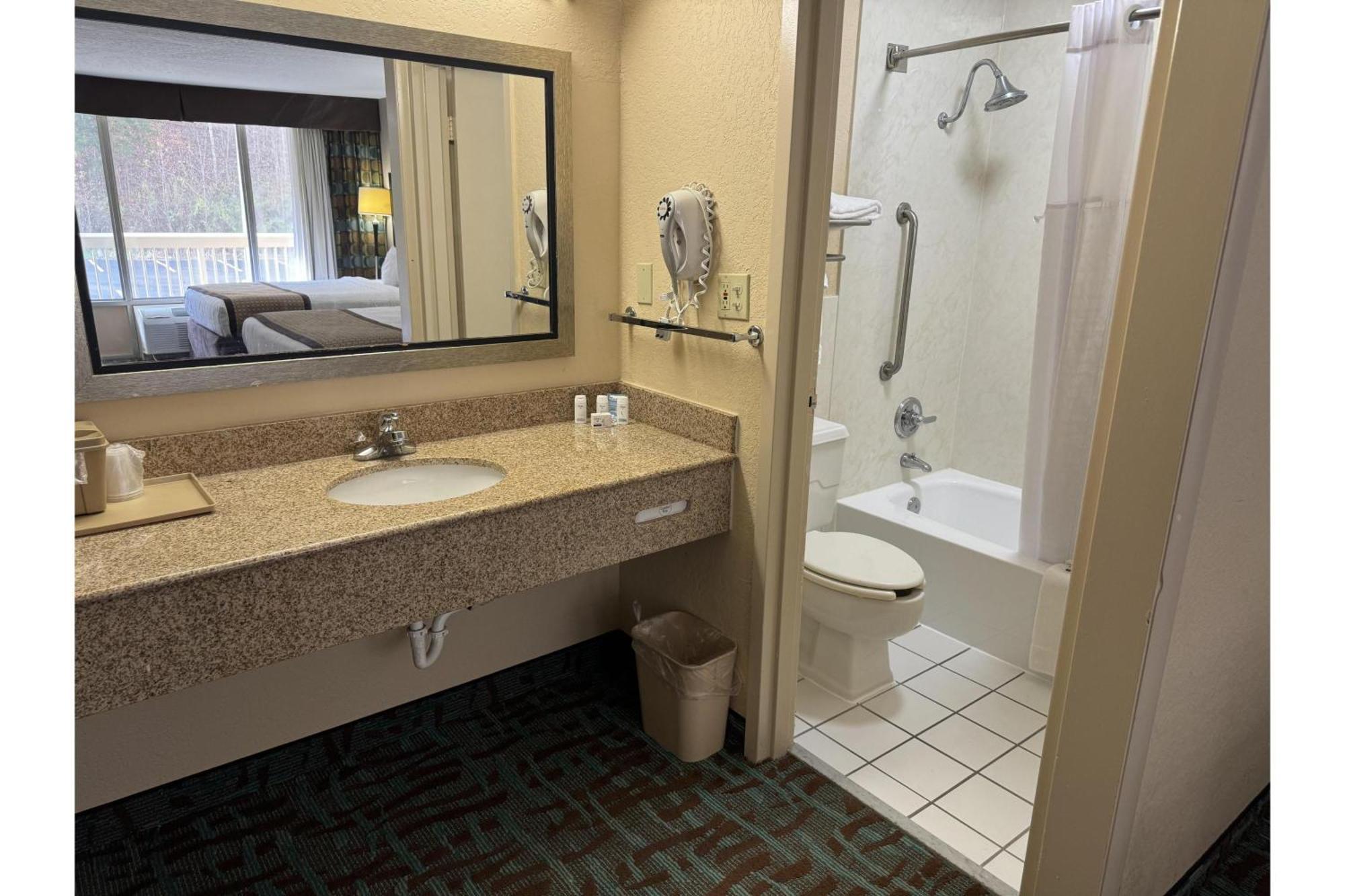 Quality Inn 2*